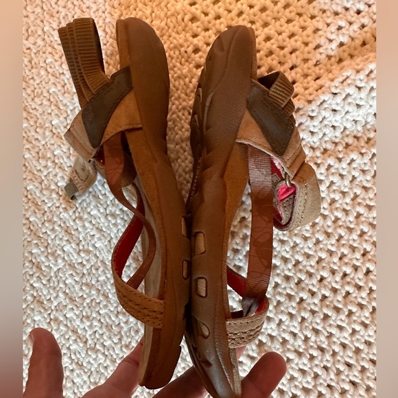 Merrell Brown Sandals kids 6 - Picture 1 of 6